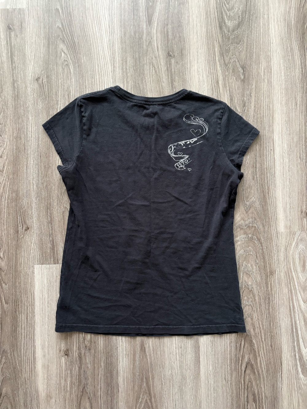 Made In USA Roxy Black Short Sleeve Graphic Tee with Gray Design - Picture 3 of 3
